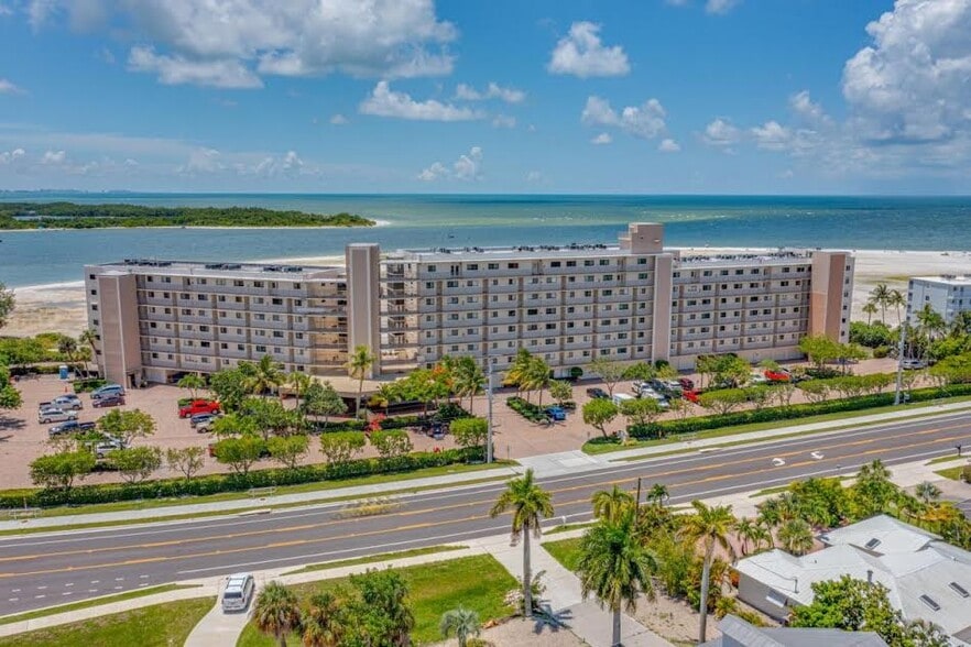 Primary Photo - 8350 Estero Blvd