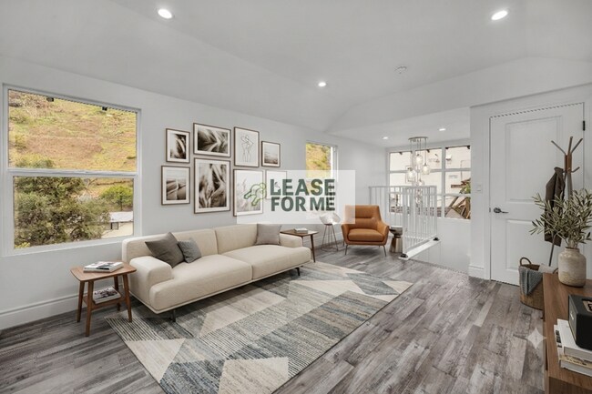 Building Photo - 9848 Portola Dr