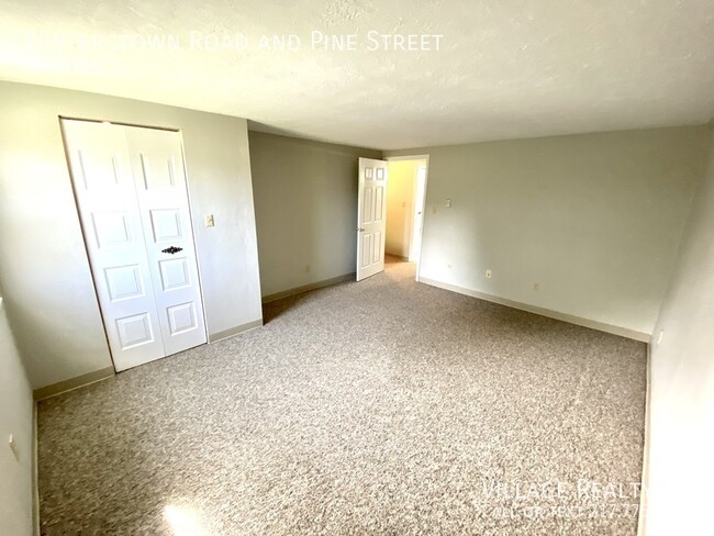 Building Photo - Large 2-Bedroom Townhome in Red Lion! Pati...