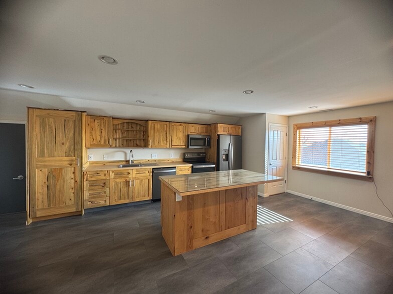 Kitchen - 5000 S Lincoln St