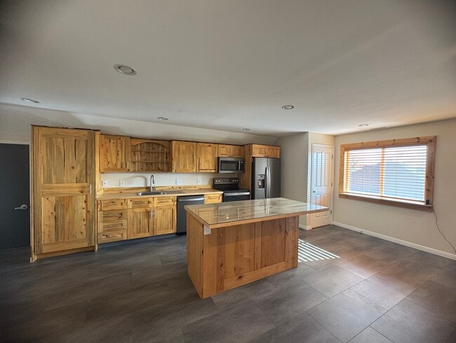 Building Photo - 5000 S Lincoln St