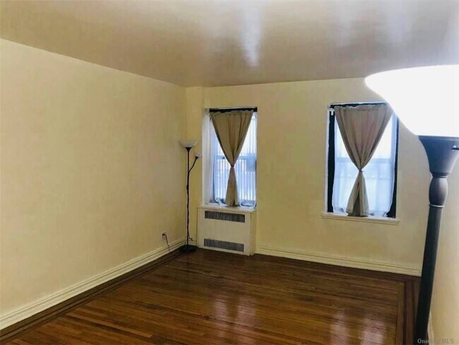 Building Photo - 83-30 Vietor Ave