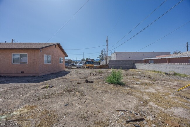 Building Photo - 1320 Gold Ave