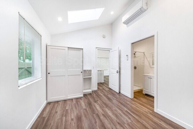 Building Photo - 420 N Batavia St