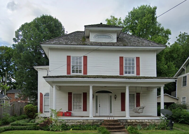Primary Photo - 1216 Park St