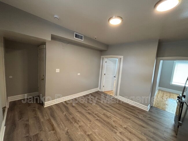 Building Photo - 6116 W Roosevelt Rd