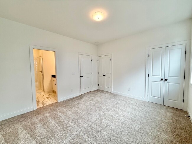 Building Photo - **OFFERING 1/2 OFF FIRST MONTH'S RENT** Newly Built 4BD, 3.5BA End-Unit Raleigh Townhome in a Gre...
