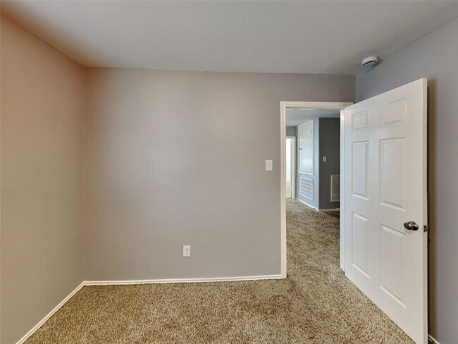 Building Photo - 2203 Shady Birch Dr