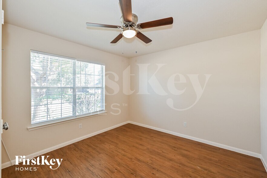 Building Photo - 2506 Fox Water Dr