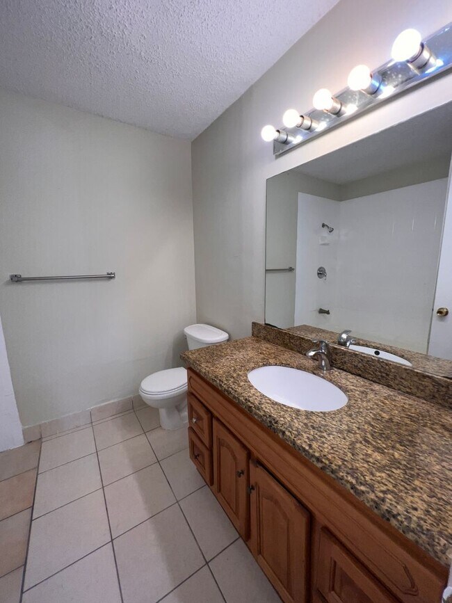 Building Photo - Excellent 4 Bedroom in Coral Springs