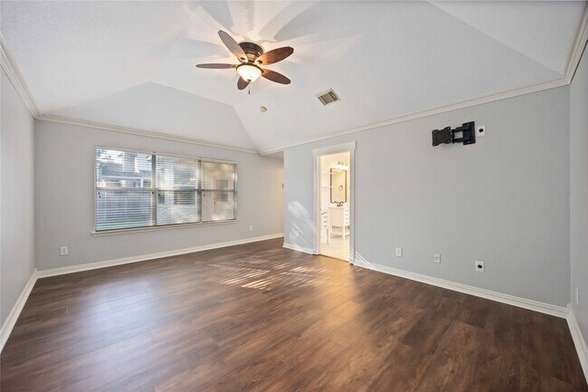 Building Photo - 15018 Summer Knoll Ln