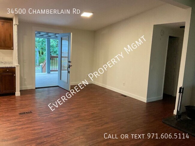Building Photo - Private oasis with beautiful Columbia Rive...