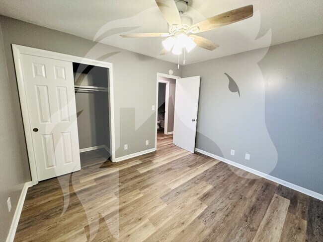 Building Photo - 2718 W Elm Ave