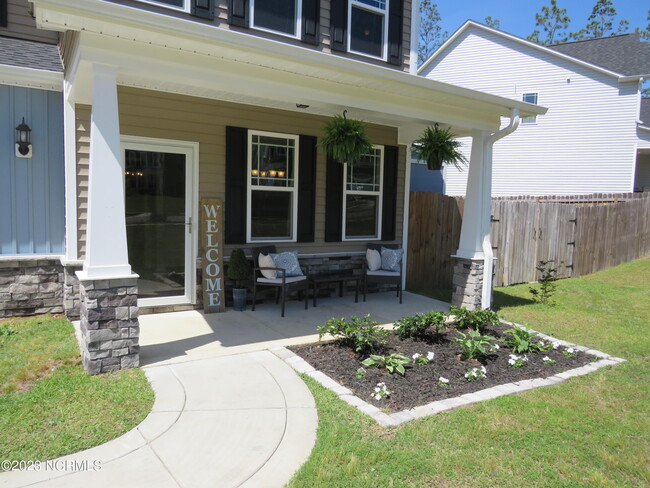 Building Photo - 425 Palisades Dr