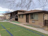 Building Photo - 1753 Clinton St