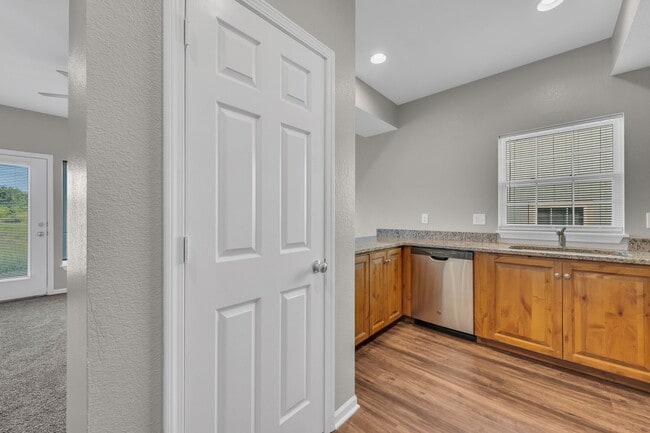 Building Photo - AUTUMN WOODS