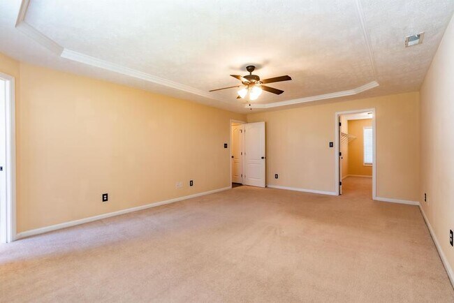 Building Photo - 389 Livingston Dr