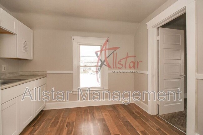 Building Photo - 1622 Ridgewood Ave