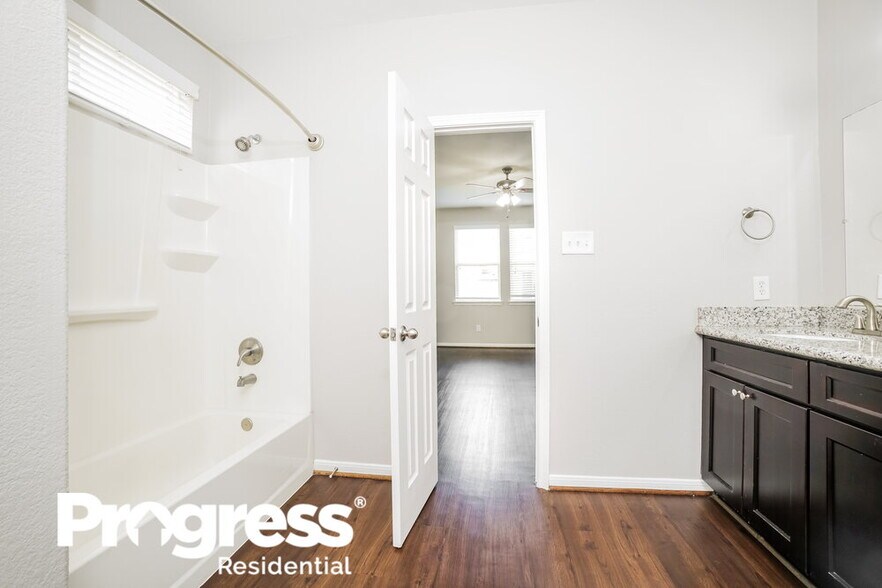 Building Photo - 21839 Octavia Way