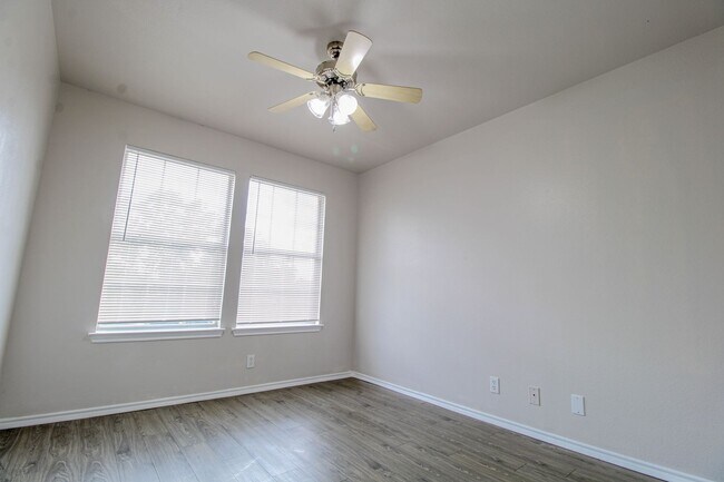 Building Photo - 9331 Gillcross Way