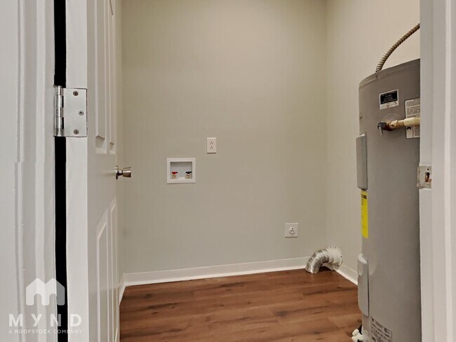 Building Photo - 416 York Rd