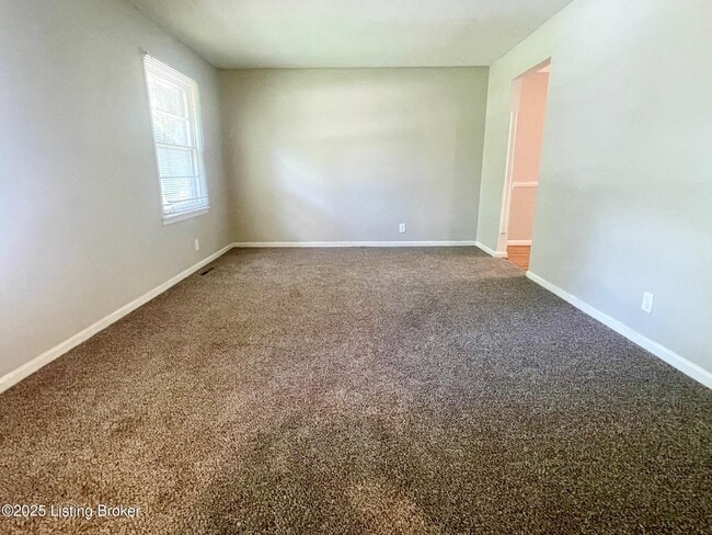 Building Photo - 2421 Ridgeview Ave