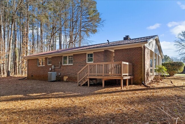 Building Photo - Lovely 3 Bedroom / 2 Bathroom Renovated Ranch Home for Rent