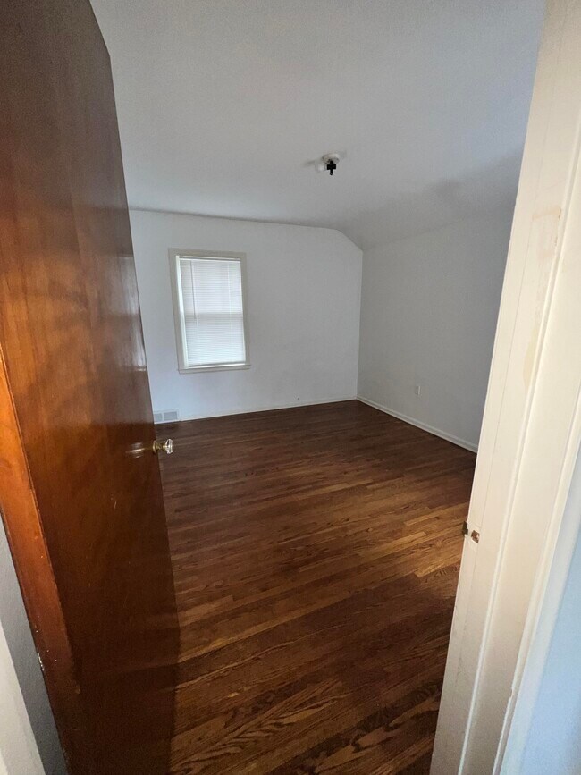 Building Photo - 4423 Vermaas Ave