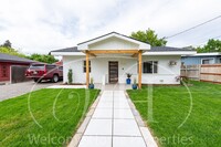 Building Photo - Country Living in Gorgeous 2 Bedroom Home ...