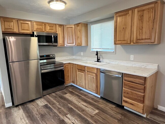 Building Photo - Remodeled Taylorsville 5 Bedroom!
