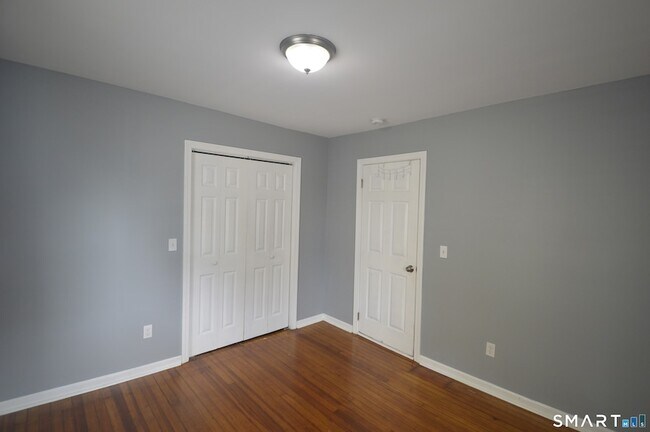 Building Photo - 807 Brewster St