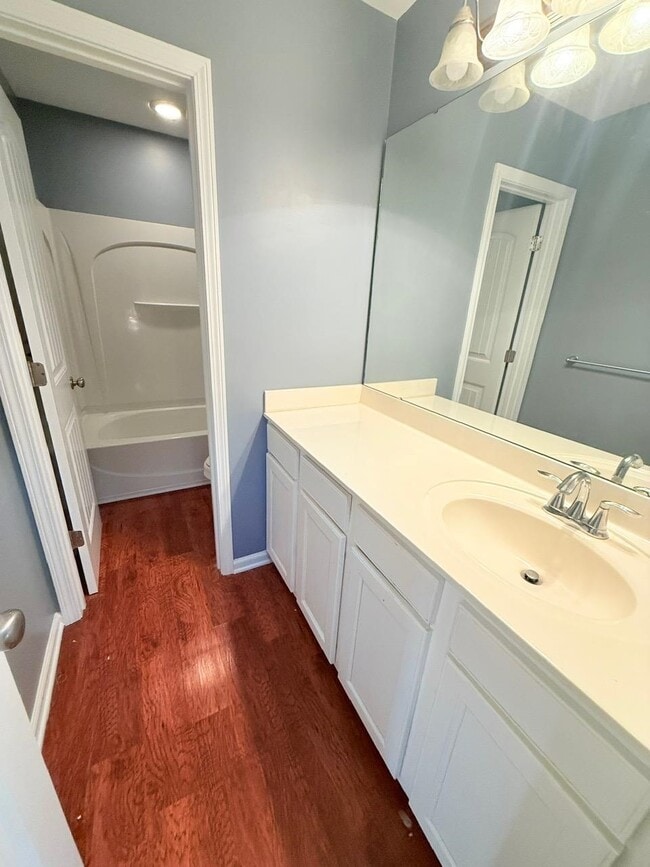 Building Photo - 915 Oglethorpe Dr