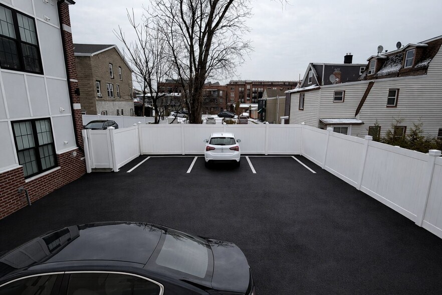 Private Parking - 9 Washington St