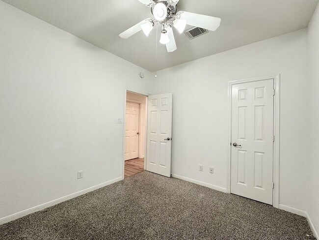 Building Photo - 73 E Montfair Blvd