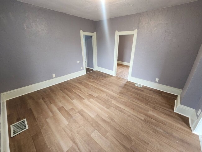 Building Photo - 521 W 14th St