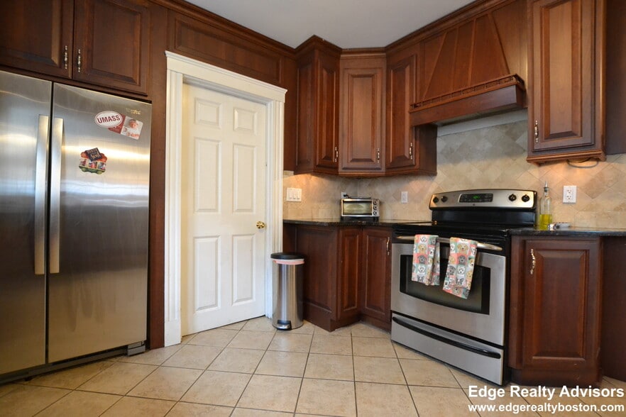 Building Photo - 70 S Hobart St