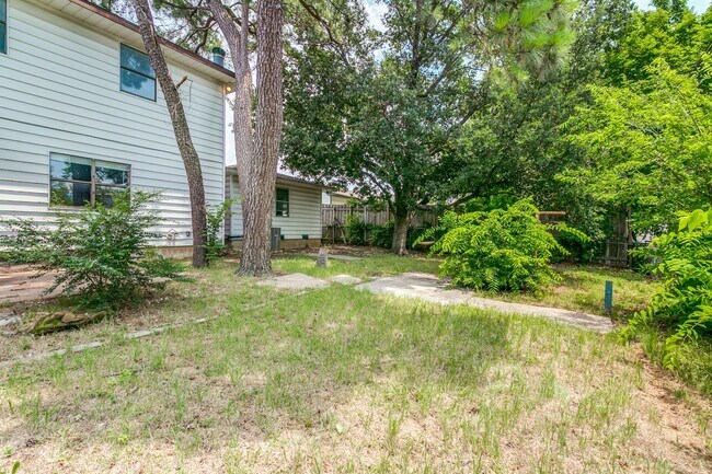 Building Photo - Renovated House in Irving • Great Location
