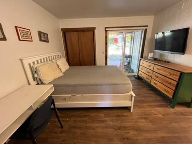 Building Photo - Winter Seasonal Lease! Sun filled, furnished and ready for you!