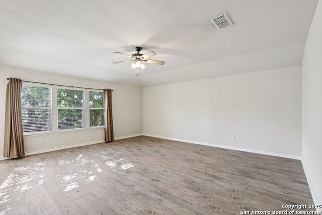 Building Photo - Stunning 4 Bedroom 2.5 Bath home in The Ridge at Lookout Canyon ~ Move in Ready!