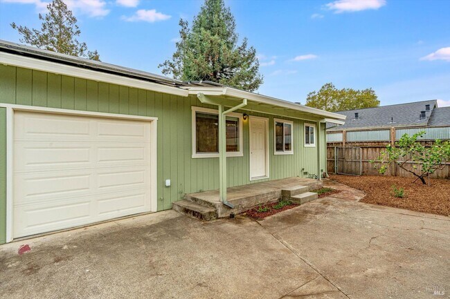 Building Photo - 310 Boyce St