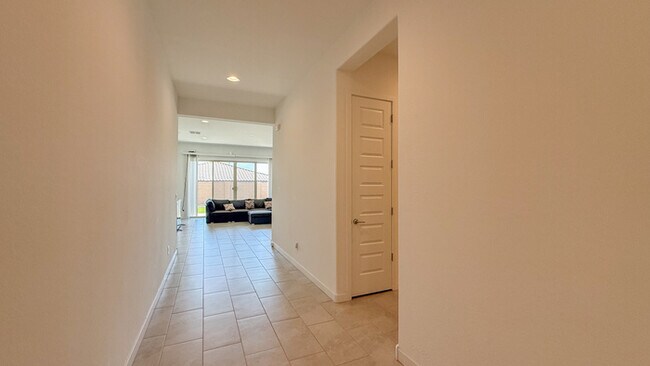 Building Photo - 2041 W Sierra Sunset Trail