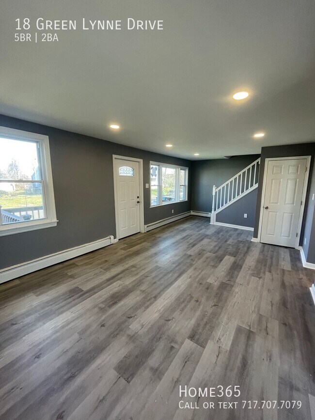 Building Photo - 18 Green Lynne Drive - Beautiful 5 Bedroom...