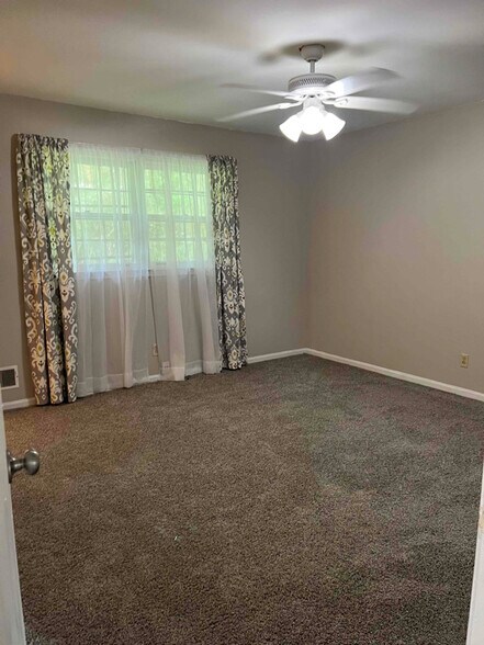 Building Photo - 1437 Hickory Ln