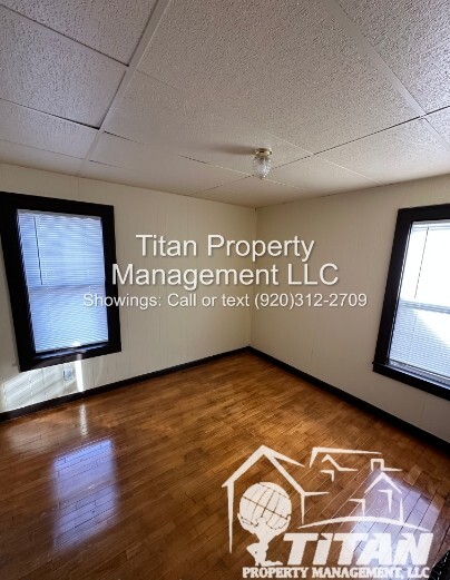 Building Photo - 822 S Commercial St