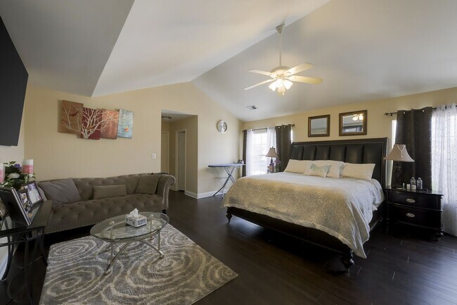 Building Photo - Luxurious Single Family Home in Emerald Farm