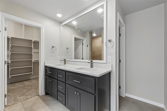 Building Photo - 16129 Villa Valeria Way