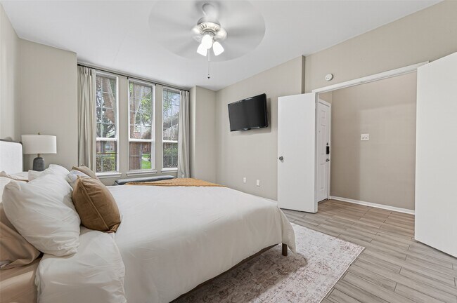 Building Photo - 6635 Queensclub Dr