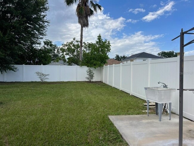 Building Photo - 10706 Opus Dr