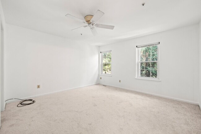 Building Photo - 1430 Redwood Ct