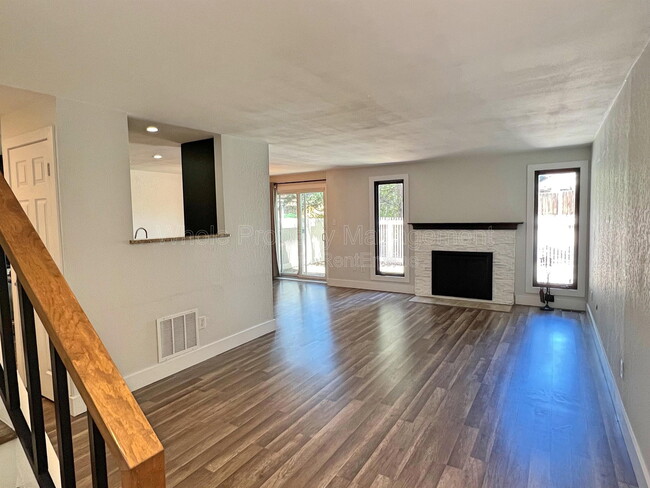 Building Photo - 3032 S Macon Cir